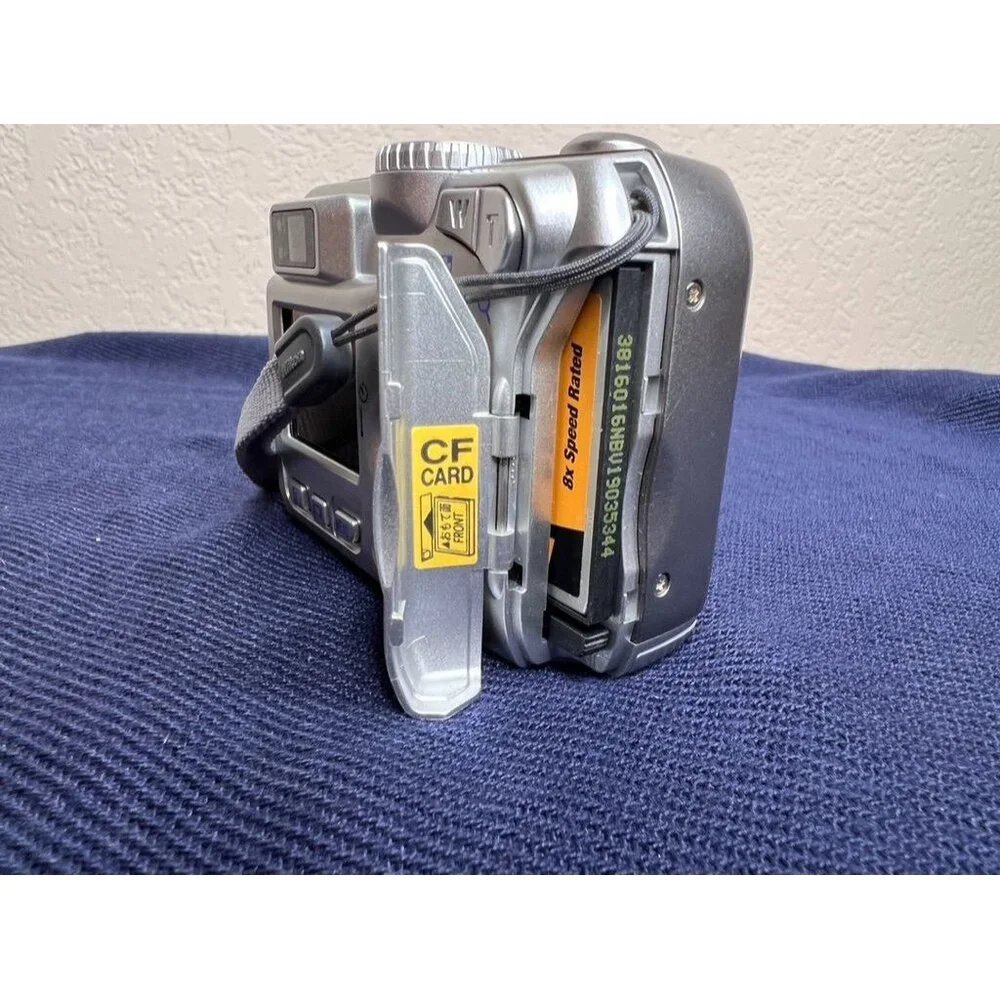 Nikon Coolpix 3100 3.2MP Digital Camera 3x Optical Zoom Memory Card **READ